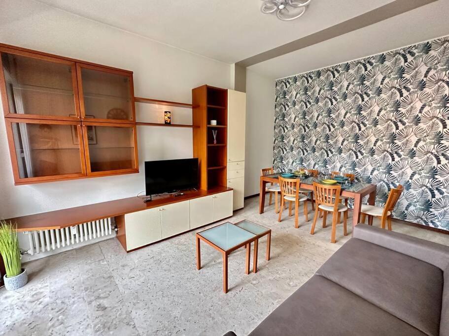 Low Cost Holiday An Business House And Free Park By Revenue House 科莫 外观 照片